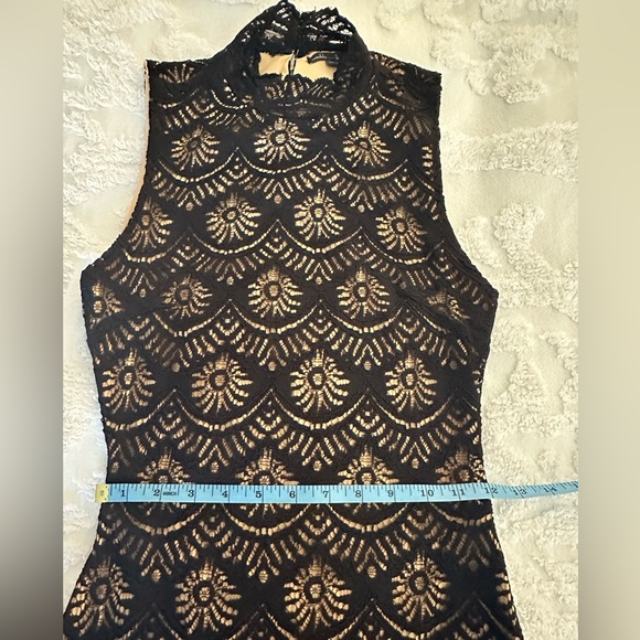 GORGEOUS BLACK LACE MOCK TURTLE MINI-DRESS W/CUT-OUT BACK & BUTTON DETAILS, SZ S - Picture 5 of 6